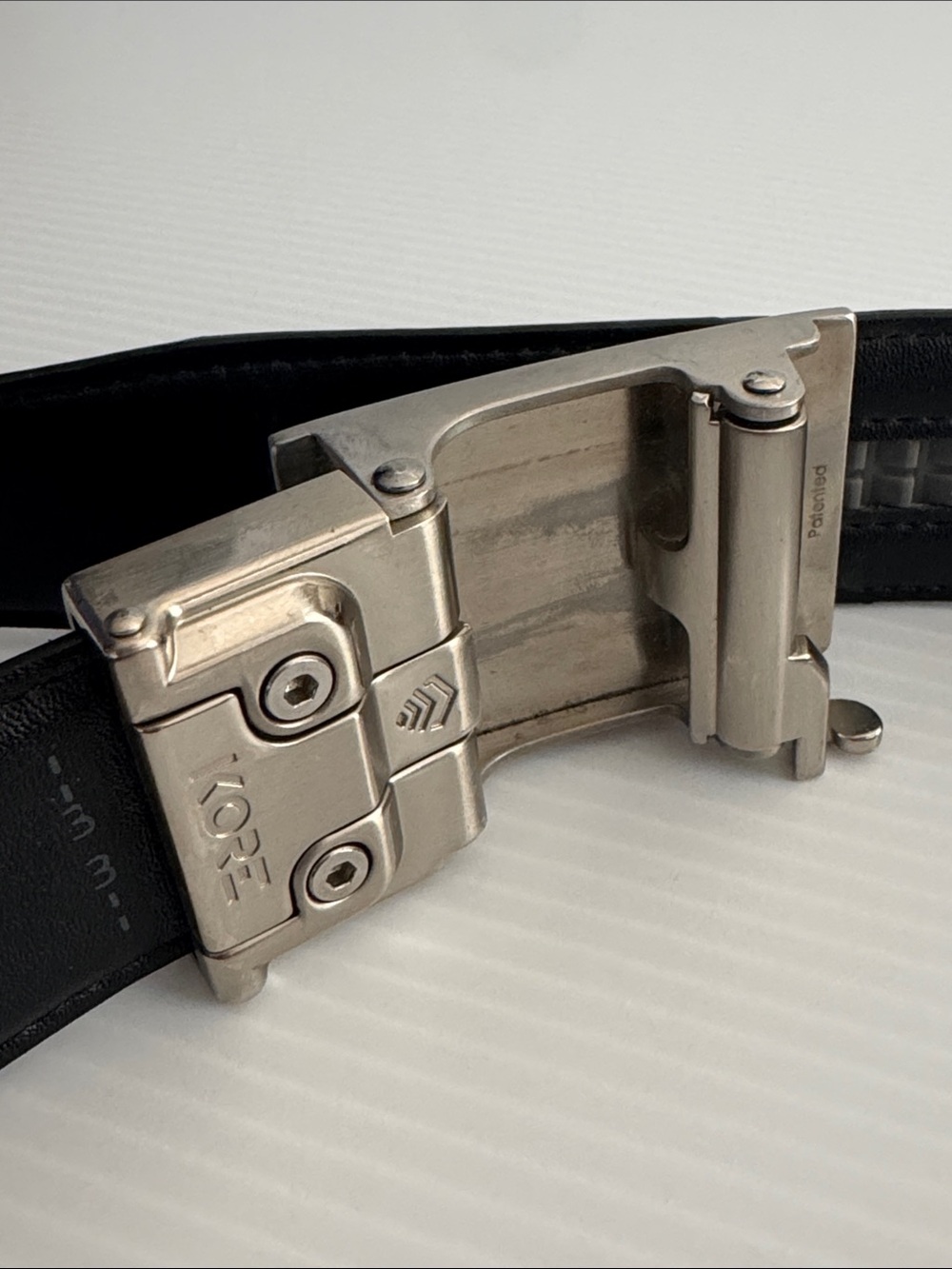 Men's Black Leather Belt with Brushed Silver Buckle - Picture 2 of 4